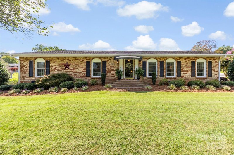 Property image 2 at 2413 Essen Lane, Gastonia, NC 28054