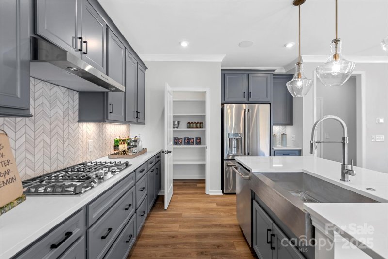 8245 Franklin Trail Street