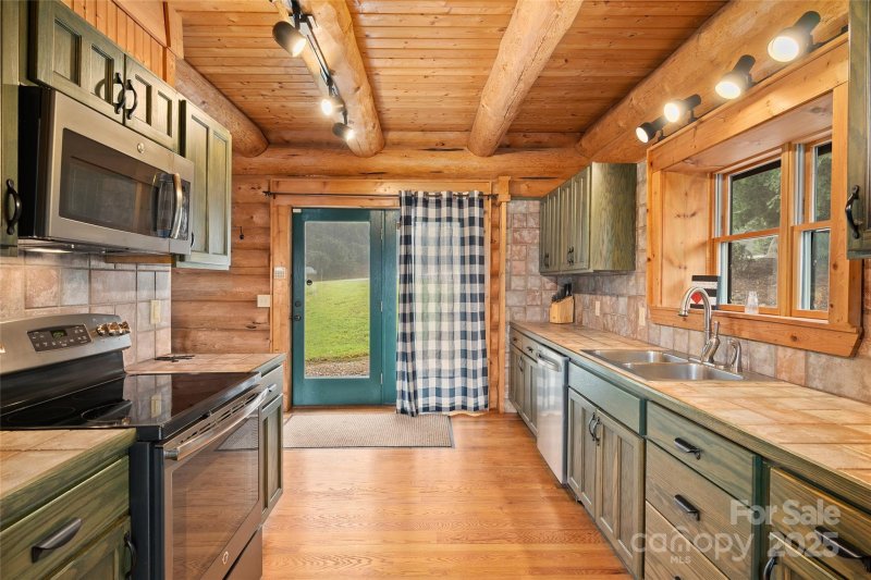 Property image 5 of 352 Arbra Mountain Way in Yellowtop Mountain Estates, Bostic, NC 28018