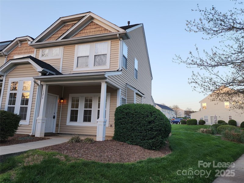 15258 Crossing Gate Drive