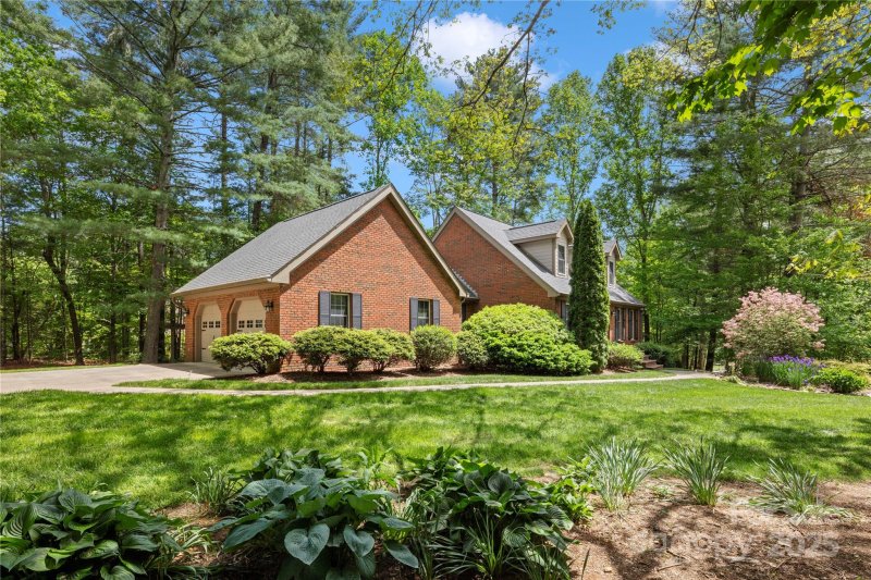 Property image 5 of 2 White Rock Court in Glen Cove, Arden, NC 28704