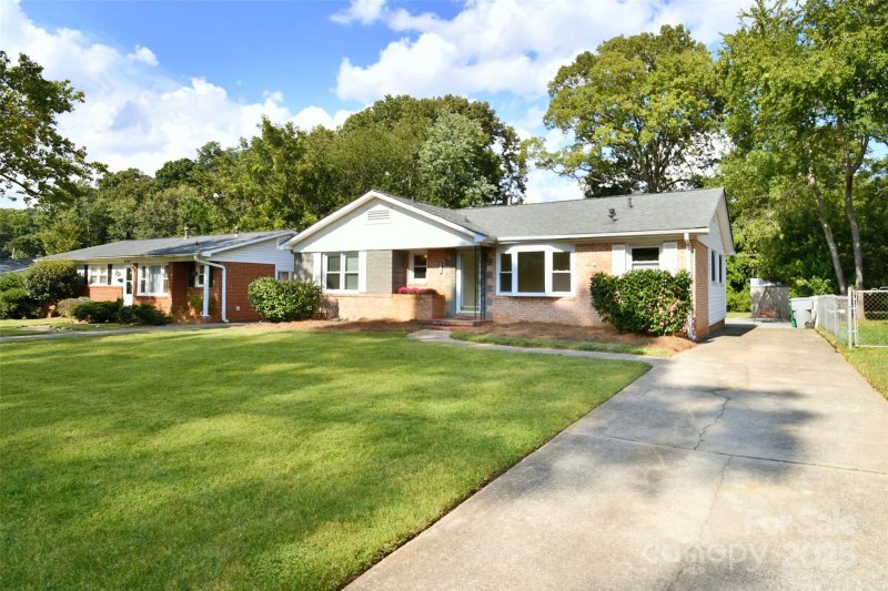 Property image 2 at 4109 Leeds Drive, Charlotte, NC 28205