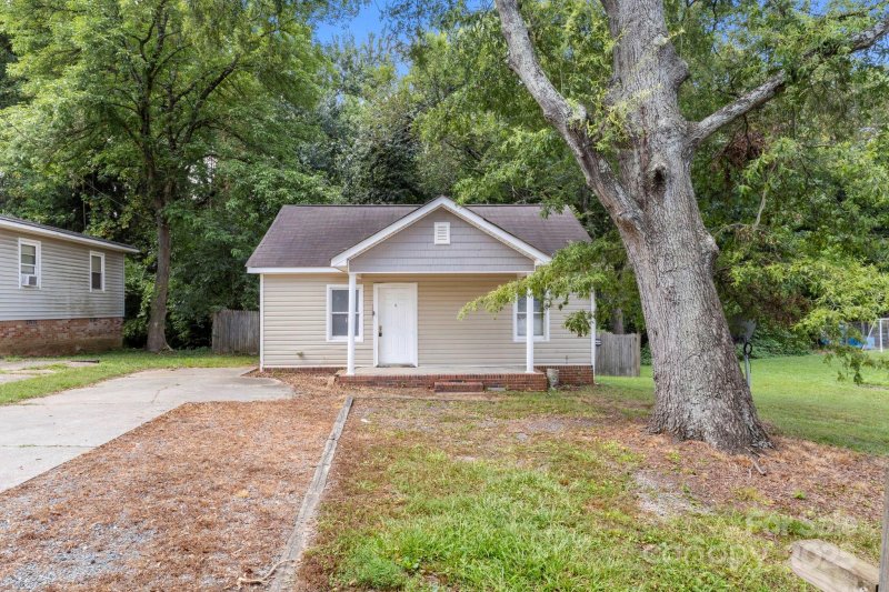 Property image 2 of 4034 Rutgers Avenue in Homewood, Charlotte, NC 28206