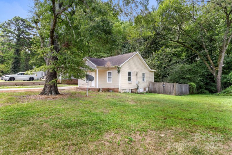 Property image 3 of 4034 Rutgers Avenue in Homewood, Charlotte, NC 28206