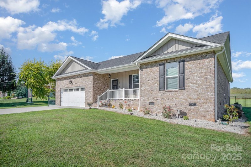 Property image 2 of 104 Postell Drive in Shadow Wood Estates, Statesville, NC 28625