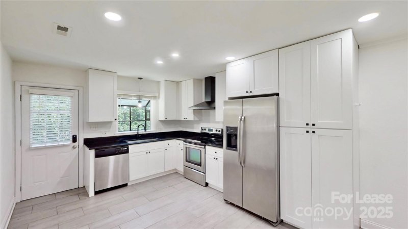 Property image 3 of 3414 Bonneville Drive in Windsor Park, Charlotte, NC 28205