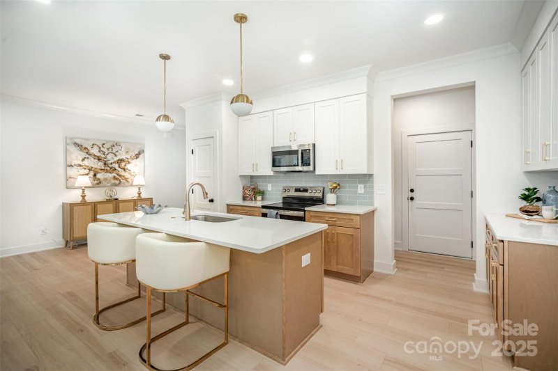 Property image 2 of 4547 Kings Court in Jamestowne, Hickory, NC 28602