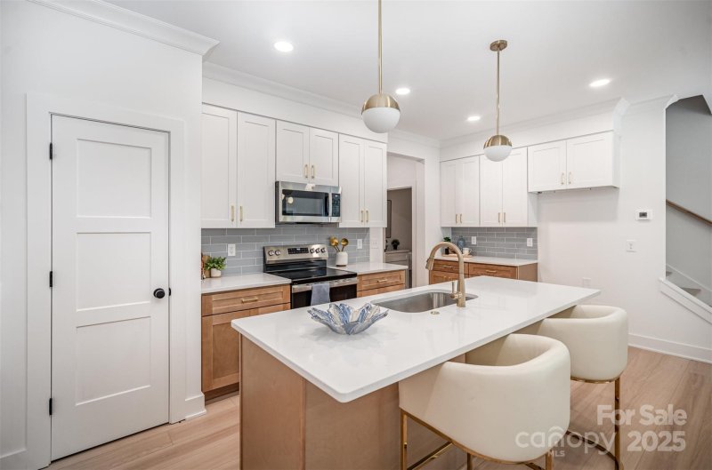 Property image 4 of 4547 Kings Court in Jamestowne, Hickory, NC 28602