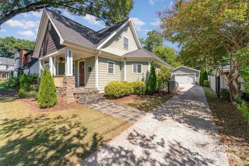 Property image 3 of 311 Dover Avenue in Sedgefield, Charlotte, NC 28209