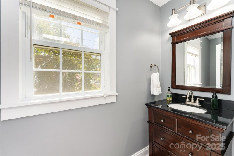 Property image 5 of 311 Dover Avenue in Sedgefield, Charlotte, NC 28209