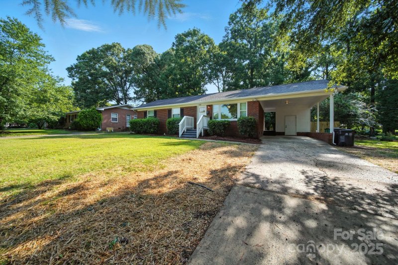 Property image 2 at 830 Log Cabin Road, Charlotte, NC 28213