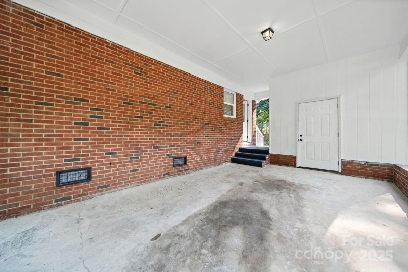 Property image 3 at 830 Log Cabin Road, Charlotte, NC 28213
