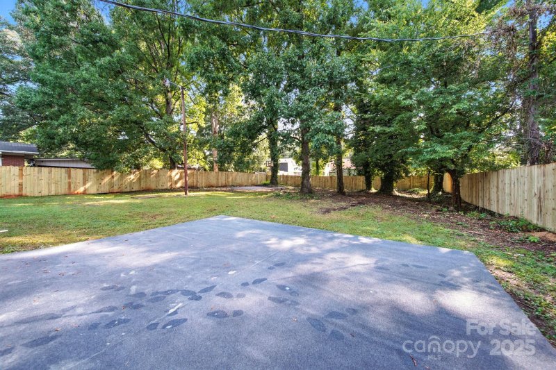 Property image 4 at 830 Log Cabin Road, Charlotte, NC 28213