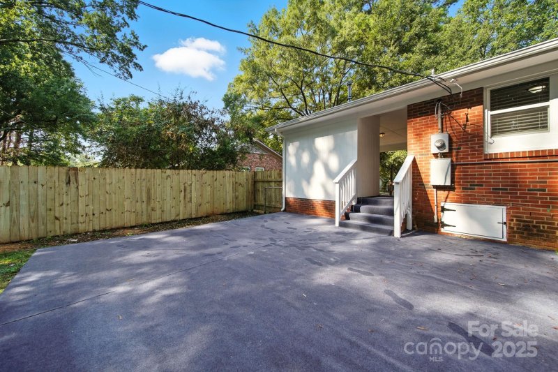 Property image 5 at 830 Log Cabin Road, Charlotte, NC 28213