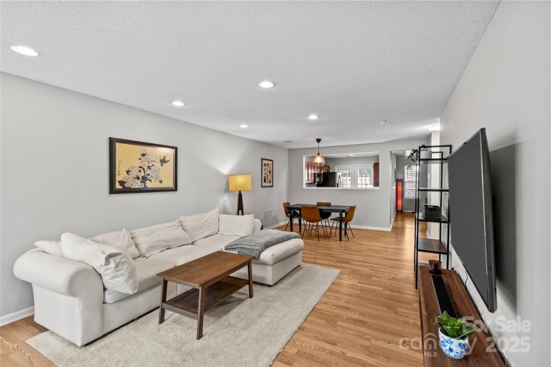 Property image 3 at 10127 University Park Lane, Charlotte, NC 28213