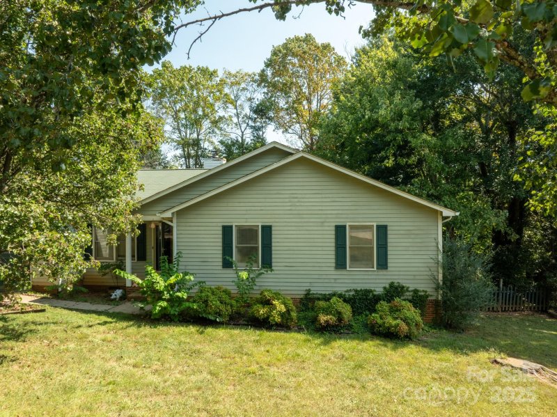 Property image 2 at 1713 Poe Circle, Hickory, NC 28601