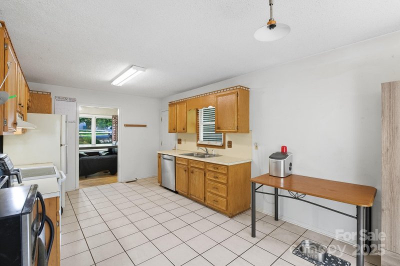 Property image 5 at 1713 Poe Circle, Hickory, NC 28601