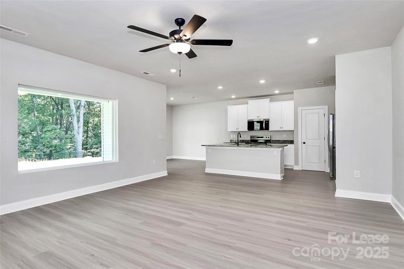 Property image 4 of 7019 Jerimoth Drive in Ascot Woods, Charlotte, NC 28215