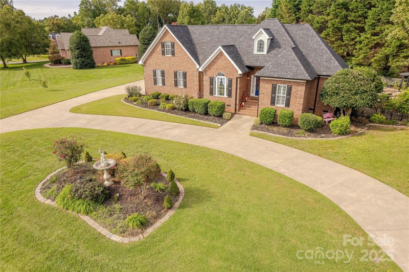 Property image 2 of 748 Creekbridge Drive in Miller Pond, Rock Hill, SC 29732