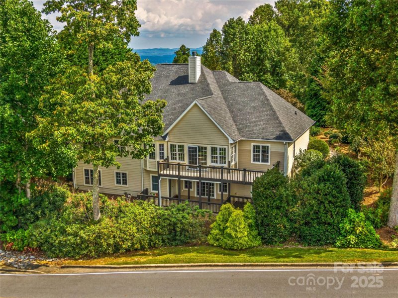 Property image 4 of 63 Club Knoll Court in Carriage Park, Hendersonville, NC 28791