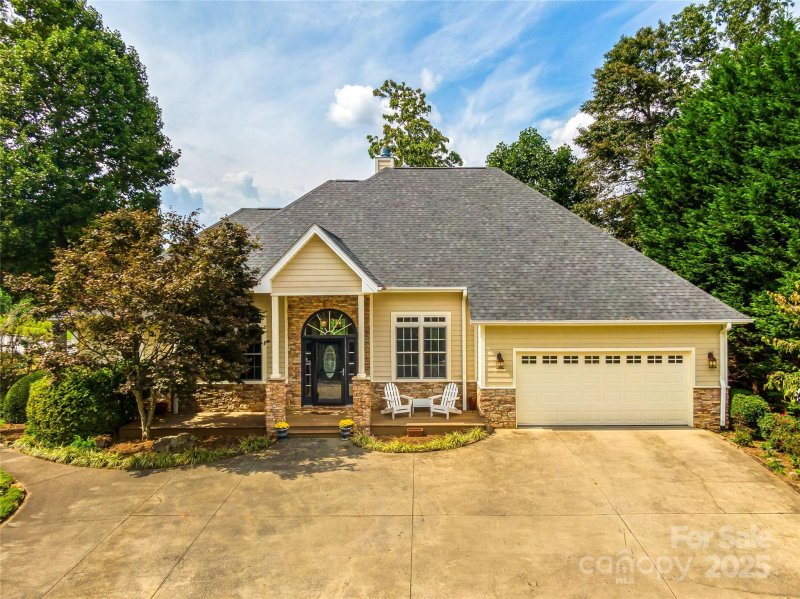 Property image 5 of 63 Club Knoll Court in Carriage Park, Hendersonville, NC 28791