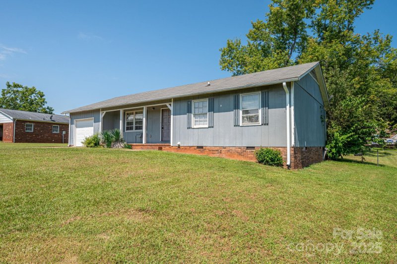 Property image 2 at 5706 Claridge Drive, Hickory, NC 28602