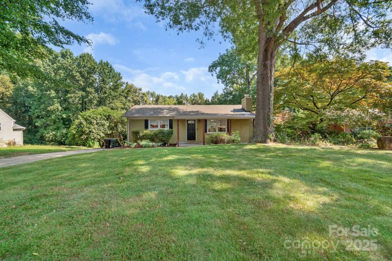 Property image 3 of 1116 Westover Circle in Westover, Rock Hill, SC 29732