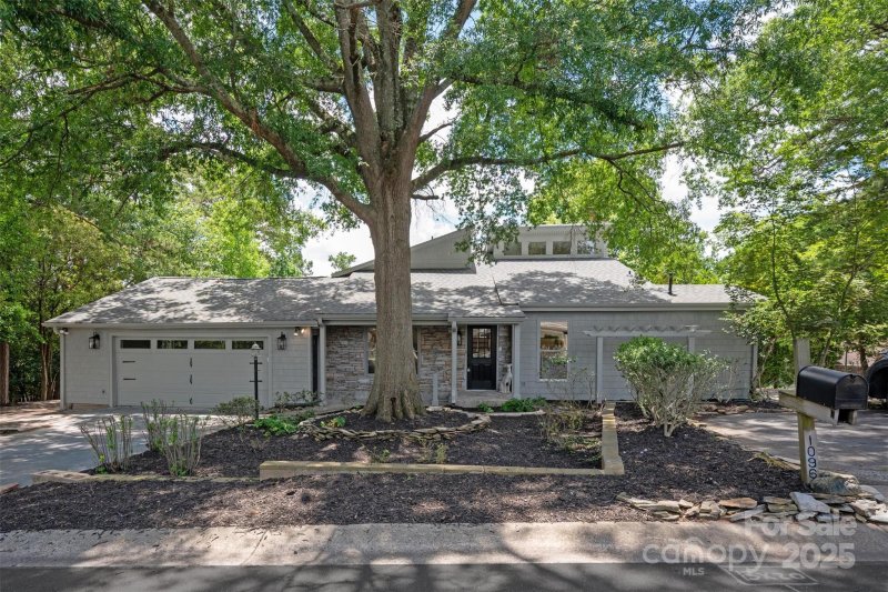 Property image 2 of 1096 Palmyra Drive in Tega Cay, Fort Mill, SC 29708