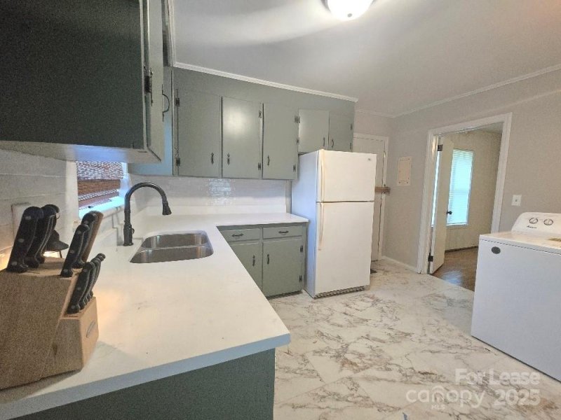 Property image 4 of 809 Wilbrown Circle in Homestead Park, Charlotte, NC 28217