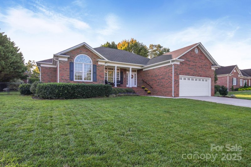 Property image 4 of 2612 Tralee Drive in Waterford Green, Gastonia, NC 28056