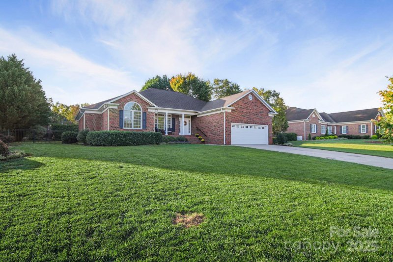 Property image 5 of 2612 Tralee Drive in Waterford Green, Gastonia, NC 28056