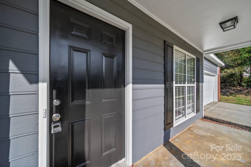 Property image 3 of 11209 Astoria Drive in Hunting Creek, Charlotte, NC 28262