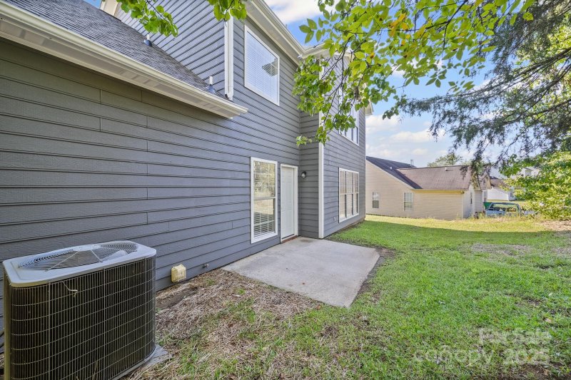 Property image 4 of 11209 Astoria Drive in Hunting Creek, Charlotte, NC 28262