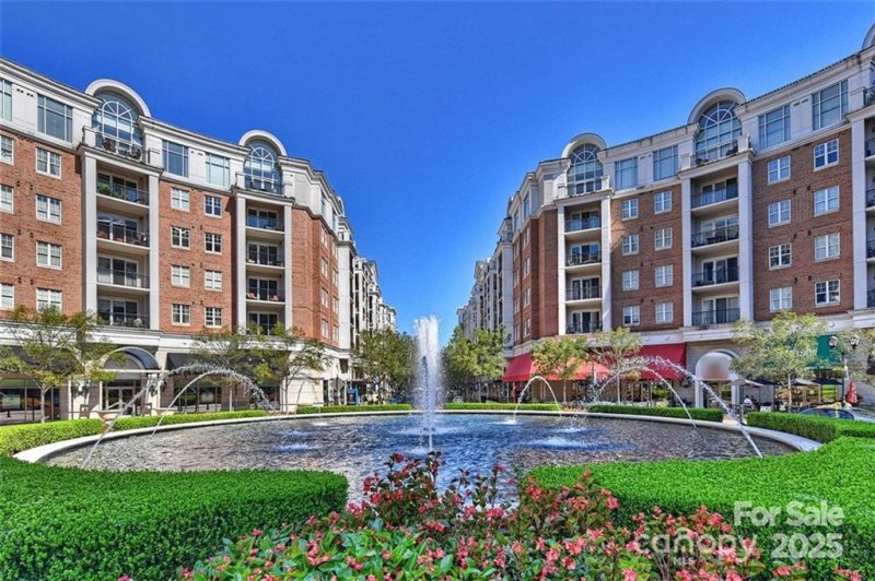 Piedmont Row, Charlotte Community