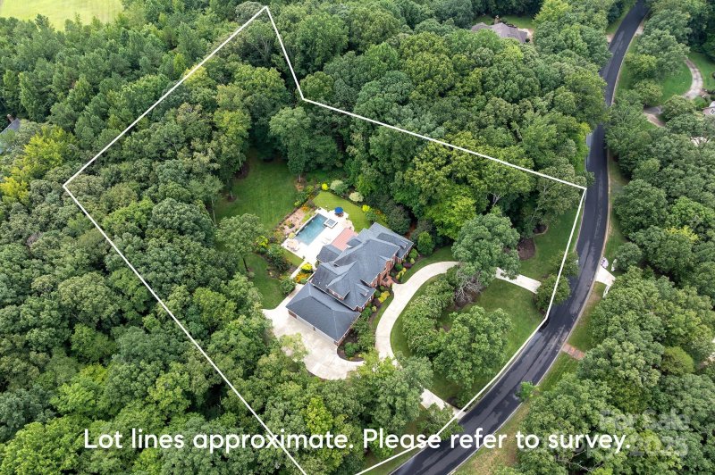 Property image 2 of 9723 Sedgefield Drive in Sedgefield, Waxhaw, NC 28173