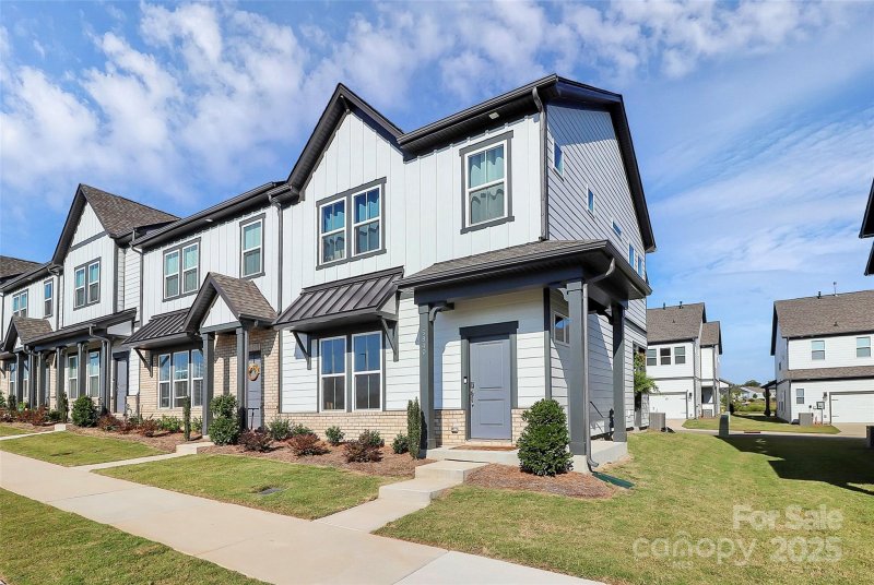 Terraces at Farmington, Charlotte Community