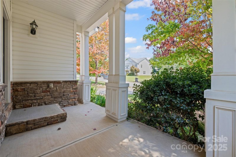 Property image 3 of 576 Putting Drive in Madison Green, Fort Mill, SC 29715
