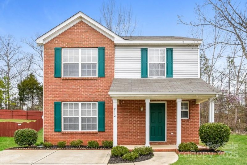 1212 Shenandoah Circle