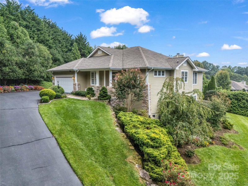 Property image 2 at 102 Pinnacle Peak Lane, Flat Rock, NC 28731