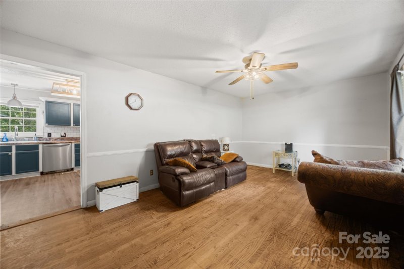 Property image 3 of 1913 Hollandale Drive in Hollandale, Gastonia, NC 28054