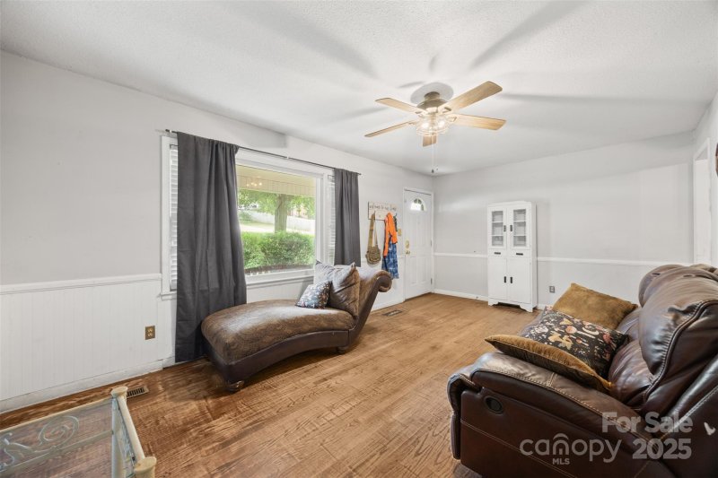 Property image 4 of 1913 Hollandale Drive in Hollandale, Gastonia, NC 28054