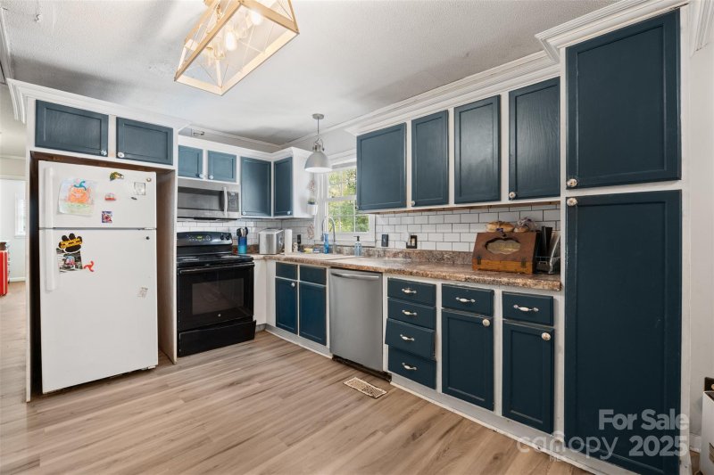 Property image 5 of 1913 Hollandale Drive in Hollandale, Gastonia, NC 28054