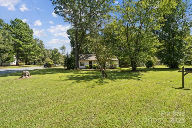 Property image 4 of 6520 Snow Bird Lane in Hickory Ridge, Charlotte, NC 28227