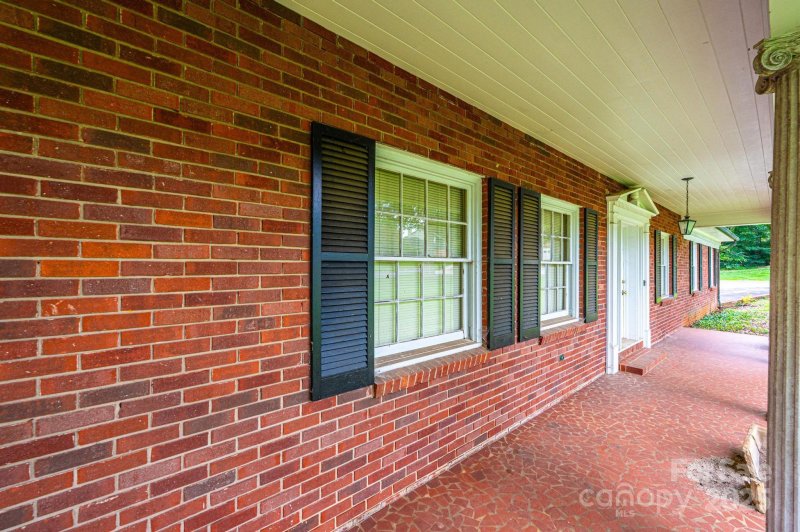 Property image 3 at 960 16th Avenue Place, Hickory, NC 28601