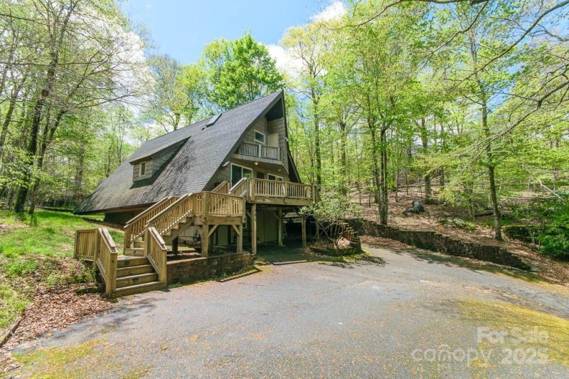 Property image 2 of 205 Spring Branch Road in Charter Hills, Beech Mountain, NC 28604