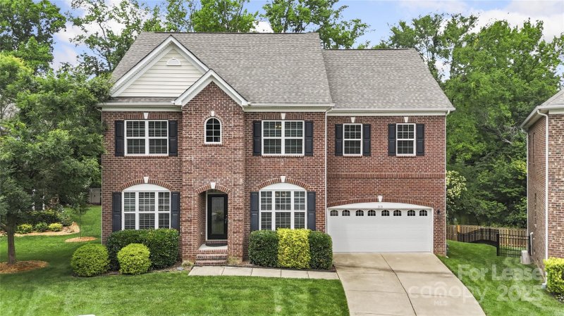 Alden Oaks, Charlotte Community
