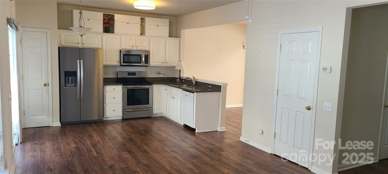 Property image 2 of 8120 Kincaid Court in Reavencrest, Charlotte, NC 28277