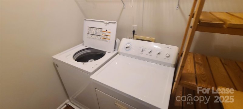 Property image 4 of 8120 Kincaid Court in Reavencrest, Charlotte, NC 28277