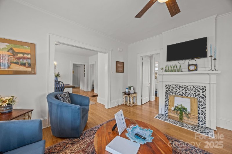 Property image 4 of 335 S Torrence Street in Cherry, Charlotte, NC 28204