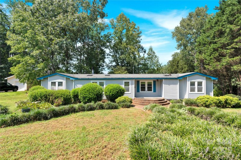 985 Sentinal Oaks Drive